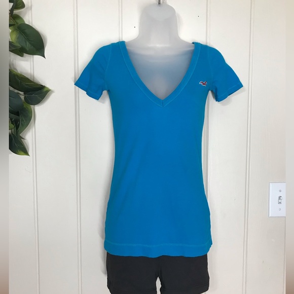 Hollister V-neck Blouse Large Open Back shape Teardrop or Oval
XS 0 - 2 Small - Picture 3 of 15